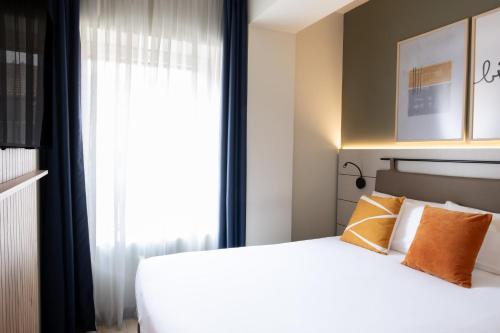 Habitación Doble Pequeña - Adaptada para personas con movilidad reducida del hotel voco Bilbao - City by IHG. Foto 4