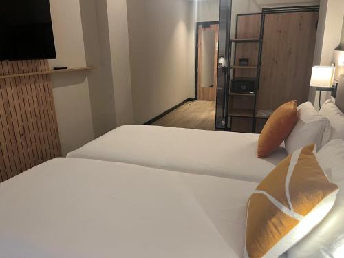 Habitación Doble Estándar - 2 camas del hotel voco Bilbao - City by IHG. Foto 4
