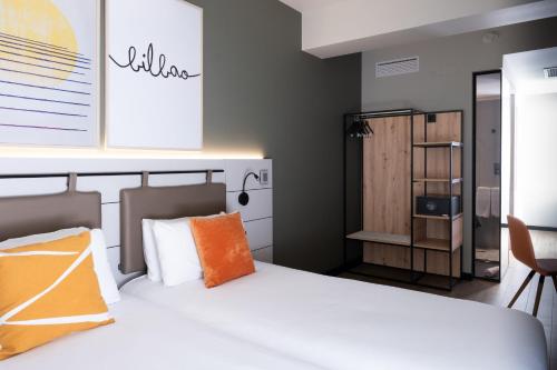 Habitación Doble Estándar - 2 camas del hotel voco Bilbao - City by IHG. Foto 5