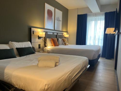 Habitación Grand con cama grande del hotel voco Bilbao - City by IHG. Foto 4
