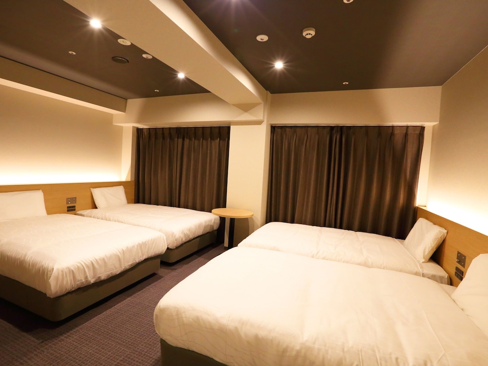 Habitación cuádruple (Quartet) del hotel Henn Na Kanazawa Korinbo. Foto 2