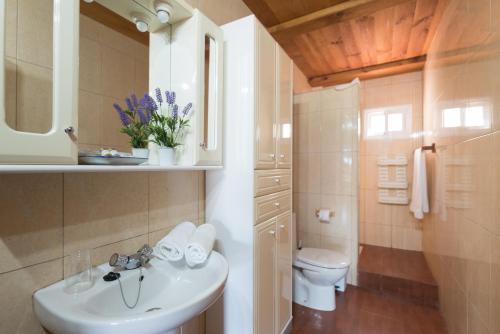 Habitación Doble con baño privado del hotel Hacienda la Dehesa - Adults Only. Foto 3