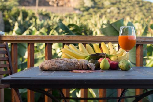 Habitación Familiar con terraza del hotel Hacienda la Dehesa - Adults Only. Foto 7