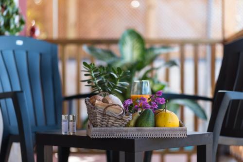 Habitación Familiar con terraza del hotel Hacienda la Dehesa - Adults Only. Foto 9