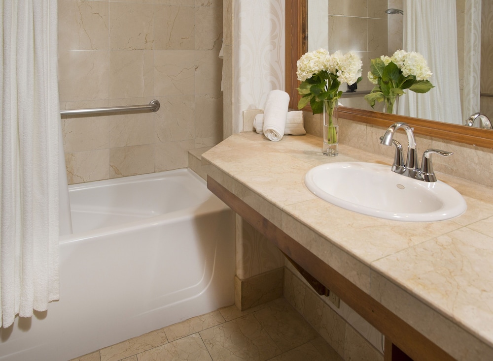 2 camas dobles del hotel Austria Haus, A Destination By Hyatt. Foto 3