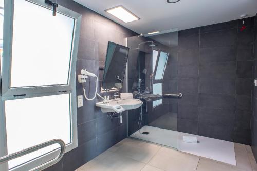 Suite Junior con terraza - Adaptada para personas con movilidad reducida del hotel Taimar. Foto 5