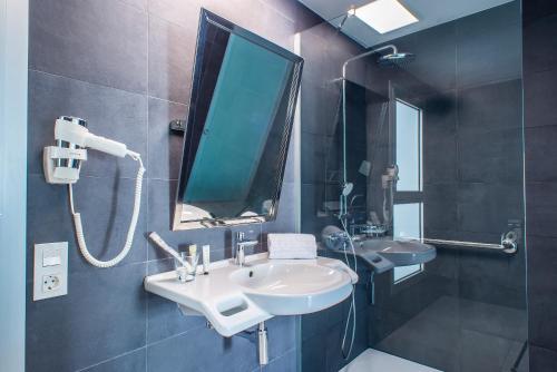 Suite Junior con terraza - Adaptada para personas con movilidad reducida del hotel Taimar. Foto 14