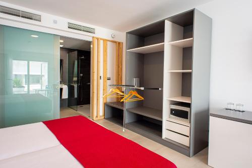 Suite Junior con terraza - Adaptada para personas con movilidad reducida del hotel Taimar. Foto 11