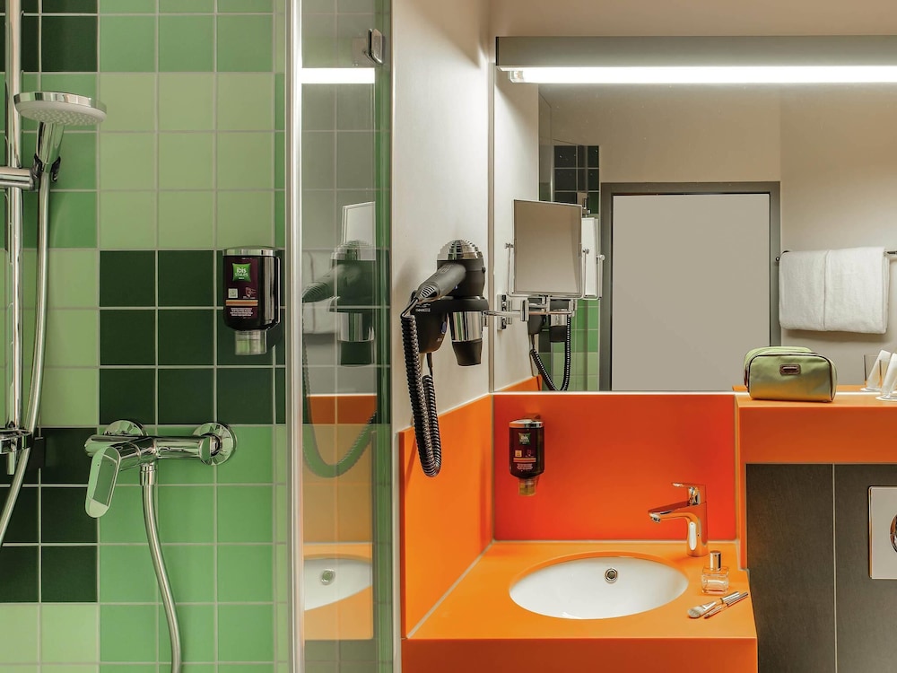 Todos los apartamentos (familiares) All Comfort tienen 1 cama doble y camas gemelas del hotel Ibis Styles Speyer. Foto 3