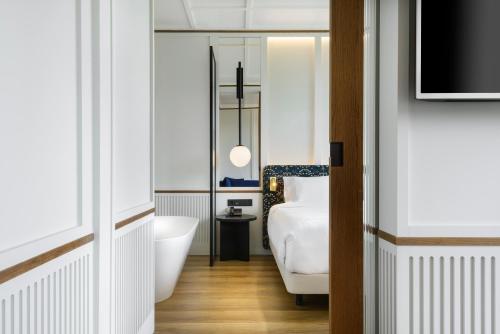 Suite del hotel Tres Reyes San Sebastian. Foto 6