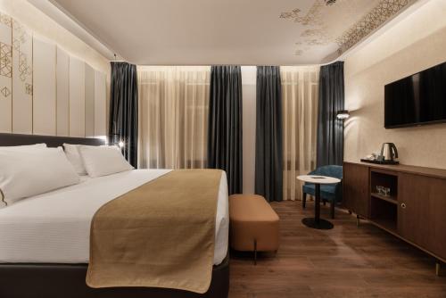 Habitación Doble Deluxe del hotel Áurea Palacio De Correos By Eurostars Company. Foto 1