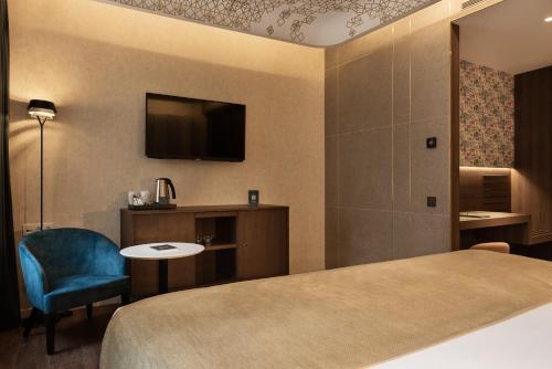 Habitación Doble Deluxe del hotel Áurea Palacio De Correos By Eurostars Company. Foto 2