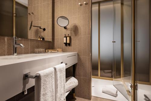 Habitación Doble Deluxe del hotel Áurea Palacio De Correos By Eurostars Company. Foto 3