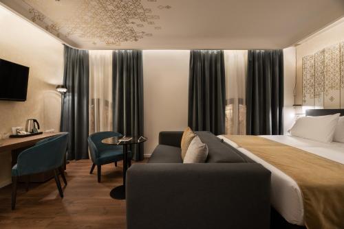 Habitación Doble Deluxe del hotel Áurea Palacio De Correos By Eurostars Company. Foto 5