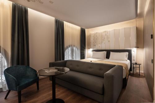 Habitación Doble Deluxe del hotel Áurea Palacio De Correos By Eurostars Company. Foto 7