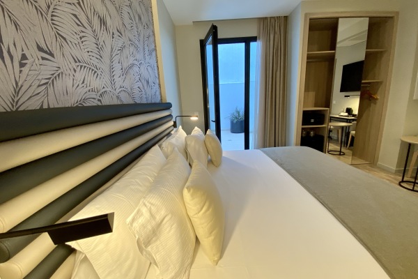 Doble Superior con Terraza del hotel Abba Sevilla. Foto 1