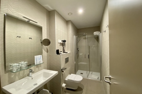 Doble Superior con Terraza del hotel Abba Sevilla. Foto 4