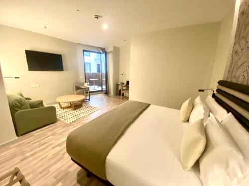 Habitación doble Balcón o Terraza 1 Cama doble del hotel Abba Sevilla. Foto 3