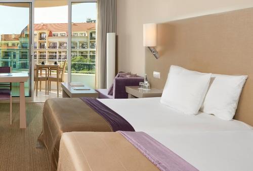 Habitación Meliá con vistas laterales al mar del hotel Melia Madeira Mare. Foto 2
