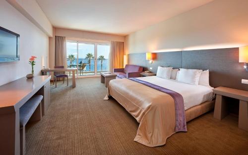 Habitación Meliá con vistas al mar del hotel Melia Madeira Mare. Foto 1