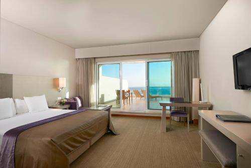 Habitación Superior con vistas al océano del hotel Melia Madeira Mare. Foto 2
