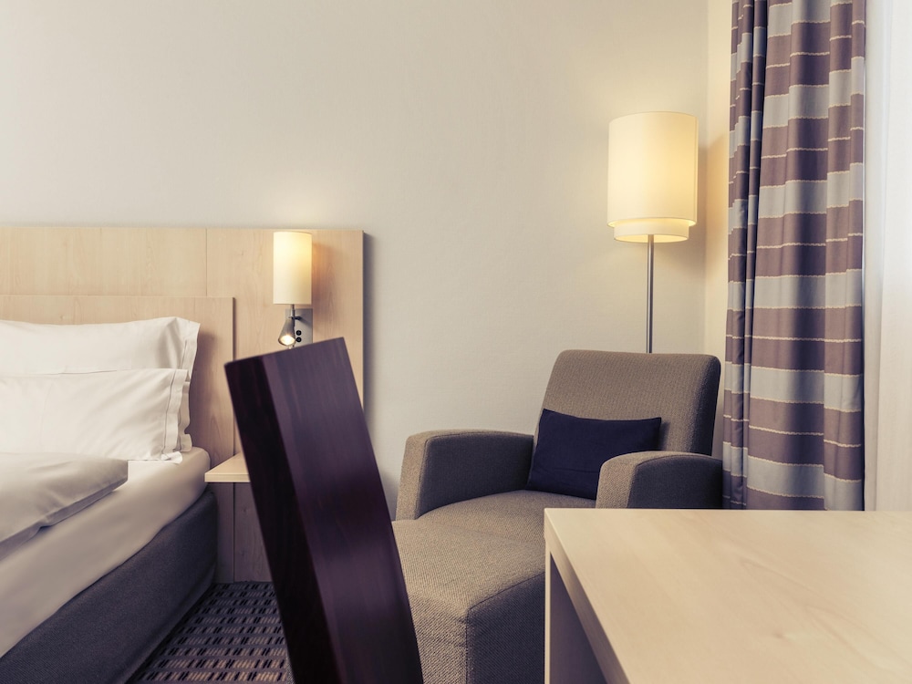 Habitación estándar con una cama doble del hotel Mercure Mannheim Am Friedensplatz. Foto 2