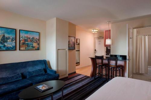 Estudio esquinero con 1 sofá cama y vistas a la ciudad - 1 cama extragrande del hotel Residence Inn by Marriott New York Manhattan/Times Square. Foto 1