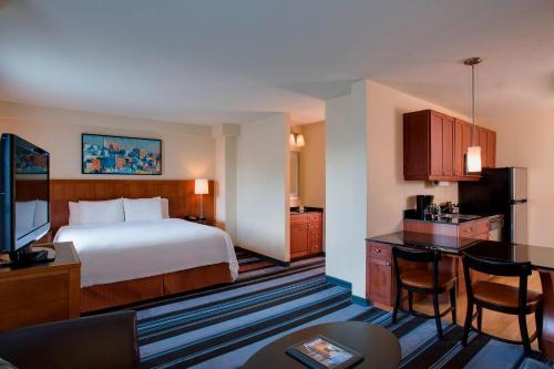 Estudio esquinero con 1 sofá cama y vistas a la ciudad - 1 cama extragrande del hotel Residence Inn by Marriott New York Manhattan/Times Square