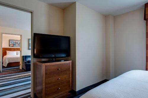 Suite de 2 dormitorios del hotel Residence Inn by Marriott New York Manhattan/Times Square. Foto 1