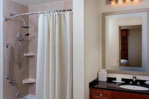 Suite de 2 dormitorios del hotel Residence Inn by Marriott New York Manhattan/Times Square. Foto 4