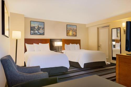 Estudio adaptado para personas con discapacidad auditiva y movilidad reducida con bañera adaptada - 2 camas dobles del hotel Residence Inn by Marriott New York Manhattan/Times Square. Foto 1