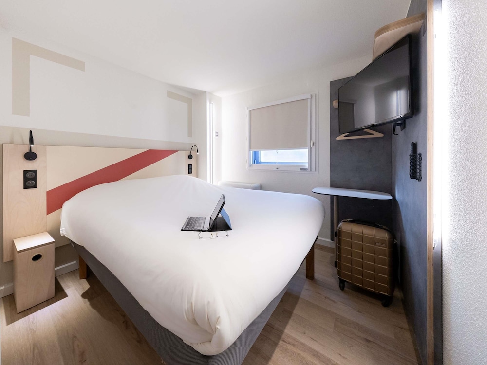 Habitación doble con cama tamaño queen del hotel Ibis budget Bordeaux Centre Mériadeck