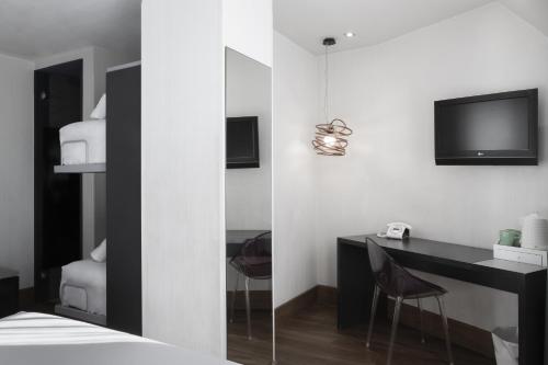 Habitación Deluxe con terraza del hotel Petit Palace Plaza Mayor. Foto 5