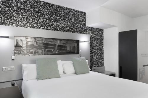 Habitación Deluxe con terraza del hotel Petit Palace Plaza Mayor. Foto 6