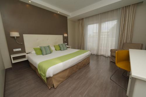 Habitación doble Vista Piscina Superior del hotel Rf San Borondon. Foto 7