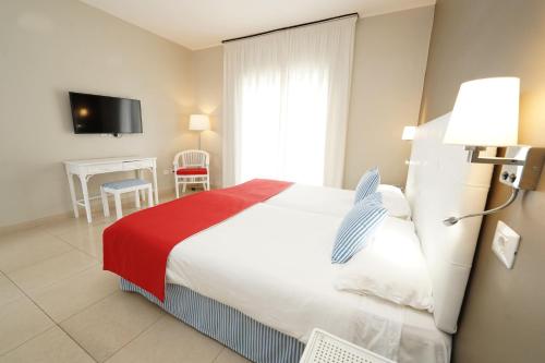 Habitación Doble con vistas al jardín del hotel Rf San Borondon. Foto 4