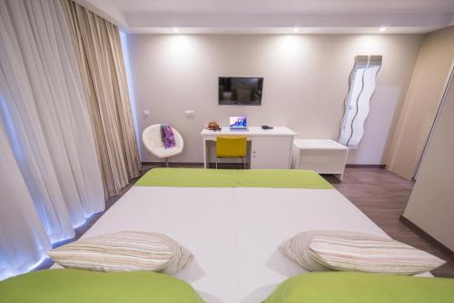 Habitación Superior con vistas a la piscina del hotel Rf San Borondon. Foto 4