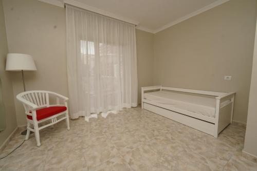 Habitación Familiar con vistas al jardín del hotel Rf San Borondon. Foto 1