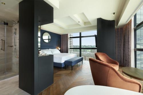 Habitación Esquinera con cama extragrande del hotel Hilton Rome Eur La Lama