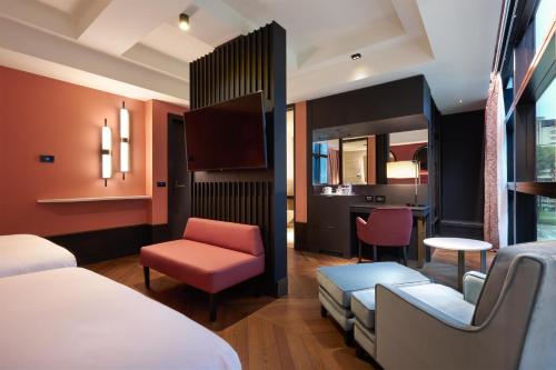 Habitación Doble adaptada para personas de movilidad reducida - 2 camas del hotel Hilton Rome Eur La Lama. Foto 1