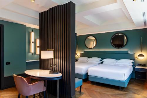 Habitación Doble Deluxe - 2 camas dobles del hotel Hilton Rome Eur La Lama. Foto 1