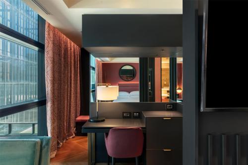 Habitación Doble adaptada para personas de movilidad reducida - 2 camas del hotel Hilton Rome Eur La Lama. Foto 3