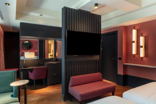 Habitación Doble adaptada para personas de movilidad reducida - 2 camas del hotel Hilton Rome Eur La Lama. Foto 4
