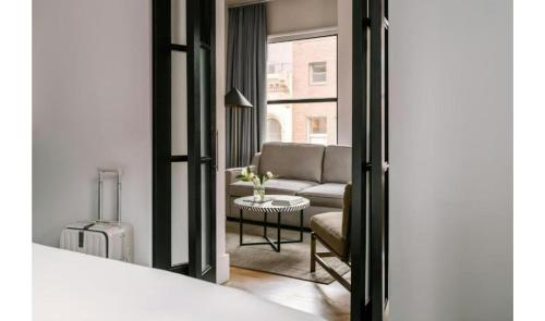 Suite con 1 cama extragrande y sofá cama - No fumadores del hotel Duane Street Hotel. Foto 1
