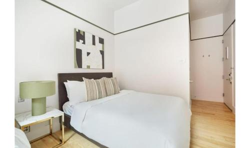 Habitación Deluxe con 1 cama extragrande y sofá cama - No fumadores del hotel Duane Street Hotel. Foto 3