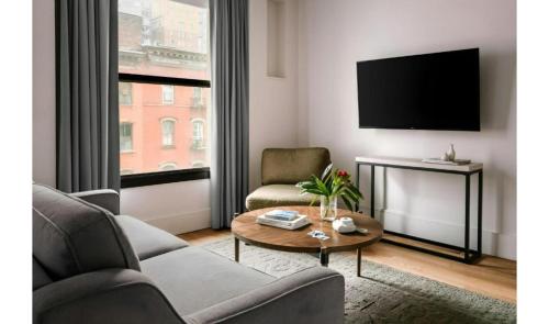 Habitación Deluxe con 1 cama extragrande y sofá cama - No fumadores del hotel Duane Street Hotel. Foto 10