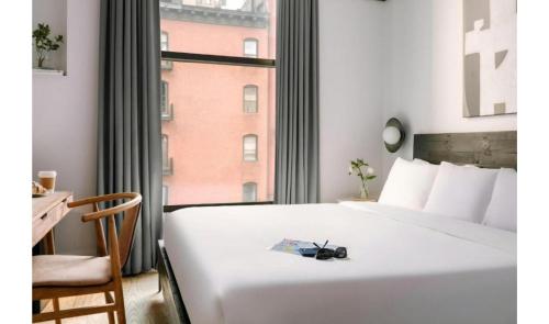 Guest Room, 1 King Bed, Non - Smoking del hotel Duane Street Hotel. Foto 9