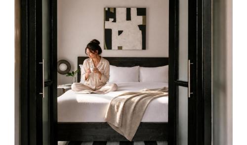 Suite con 1 cama extragrande y sofá cama - No fumadores del hotel Duane Street Hotel. Foto 8