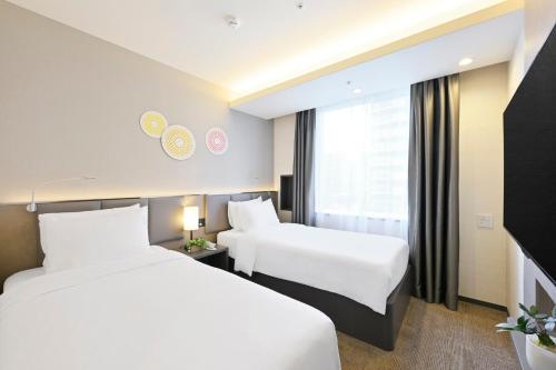 Habitación Estandar del hotel Holiday Inn and Suites Shin Osaka, An Ihg. Foto 6