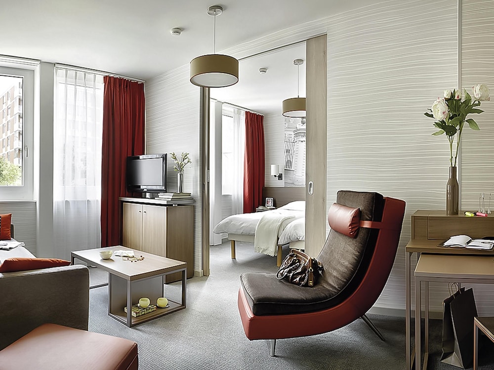 Apartamento superior de 1 dormitorio (grande) con balcón del hotel Adagio Basel City. Foto 2